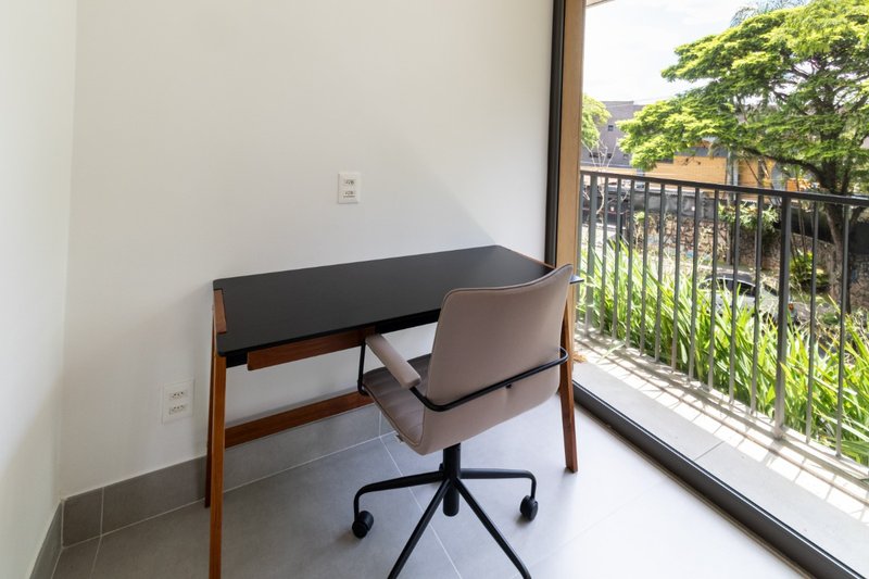 Apartamento na Cidade Jardim com 84m² 1 suíte 1 vaga Rua Itapé-acu São Paulo - 
