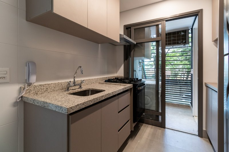 Apartamento na Cidade Jardim com 84m² 1 suíte 1 vaga Rua Itapé-acu São Paulo - 