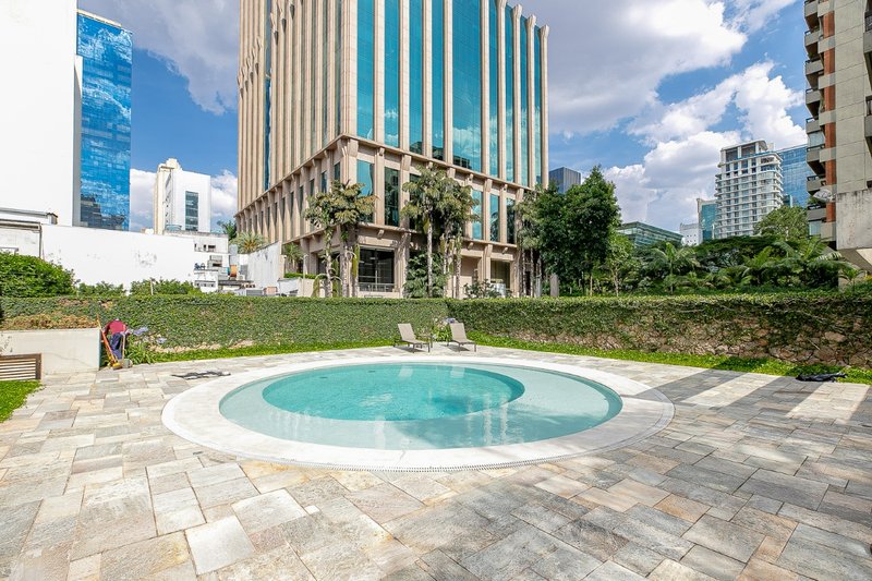 Apartamento 225m² no Itaim Bibi 3 suítes 3 vagas Rua Lopes Neto São Paulo - 