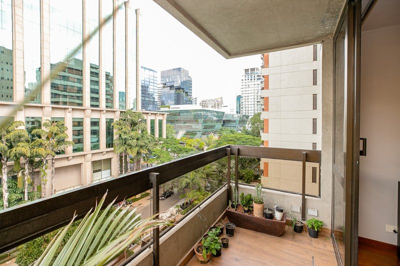 Apartamento 225m² no Itaim Bibi 3 suítes 3 vagas Rua Lopes Neto São Paulo - 