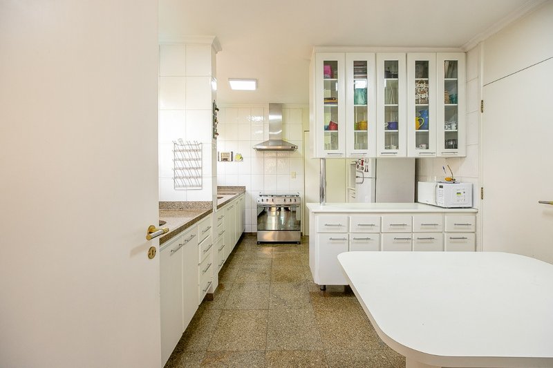 Apartamento 225m² no Itaim Bibi 3 suítes 3 vagas Rua Lopes Neto São Paulo - 
