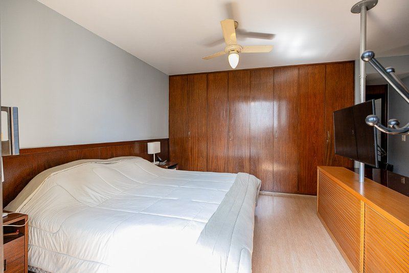 Apartamento 225m² no Itaim Bibi 3 suítes 3 vagas Rua Lopes Neto São Paulo - 