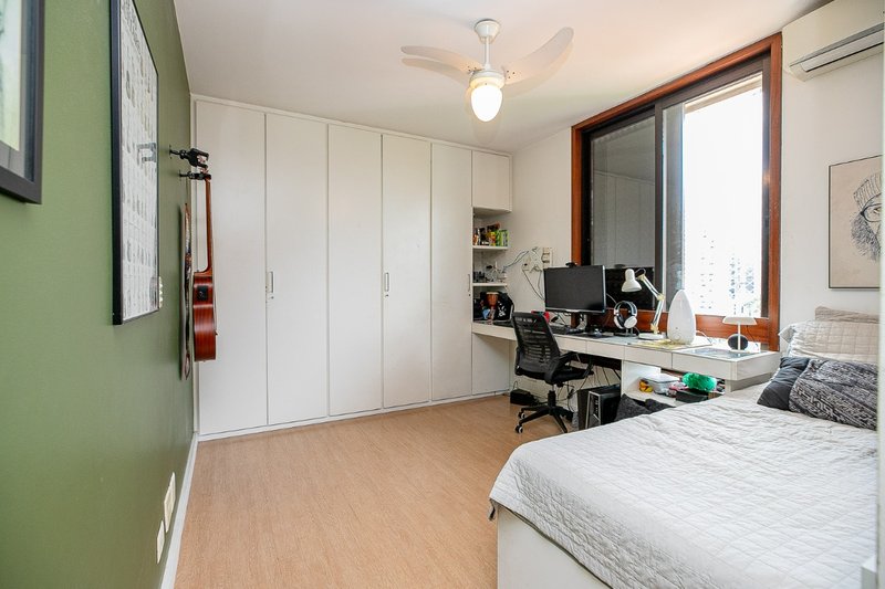 Apartamento 225m² no Itaim Bibi 3 suítes 3 vagas Rua Lopes Neto São Paulo - 
