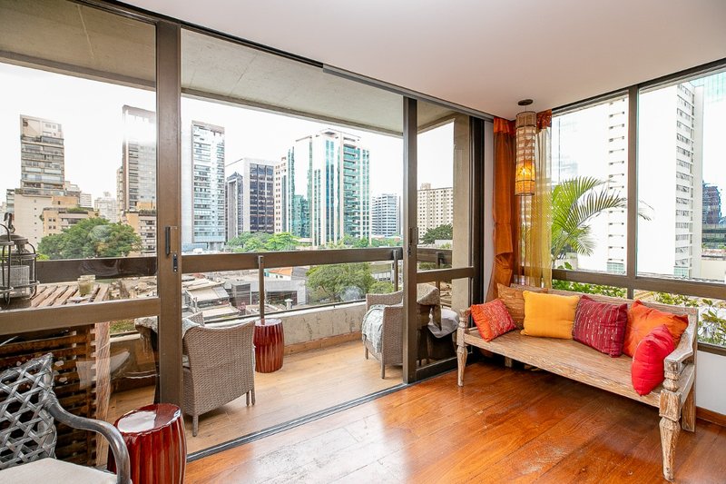 Apartamento 225m² no Itaim Bibi 3 suítes 3 vagas Rua Lopes Neto São Paulo - 