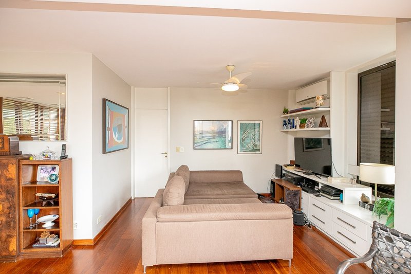 Apartamento 225m² no Itaim Bibi 3 suítes 3 vagas Rua Lopes Neto São Paulo - 