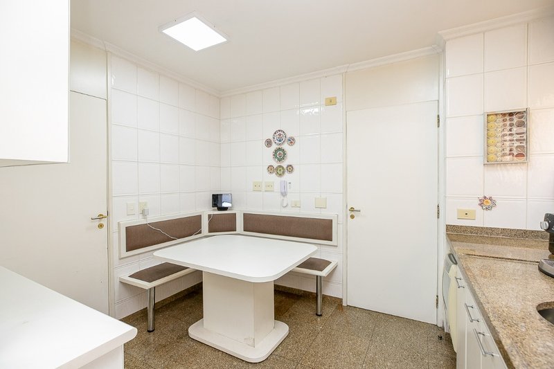 Apartamento 225m² no Itaim Bibi 3 suítes 3 vagas Rua Lopes Neto São Paulo - 