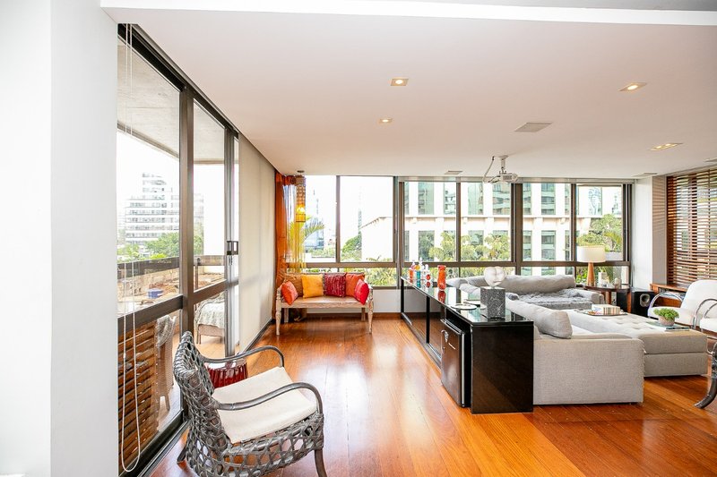 Apartamento 225m² no Itaim Bibi 3 suítes 3 vagas Rua Lopes Neto São Paulo - 