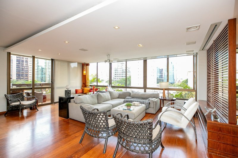 Apartamento 225m² no Itaim Bibi 3 suítes 3 vagas Rua Lopes Neto São Paulo - 