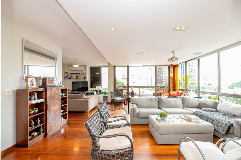 Apartamento 225m² no Itaim Bibi 3 suítes 3 vagas Rua Lopes Neto São Paulo - 