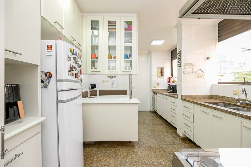 Apartamento 225m² no Itaim Bibi 3 suítes 3 vagas Rua Lopes Neto São Paulo - 