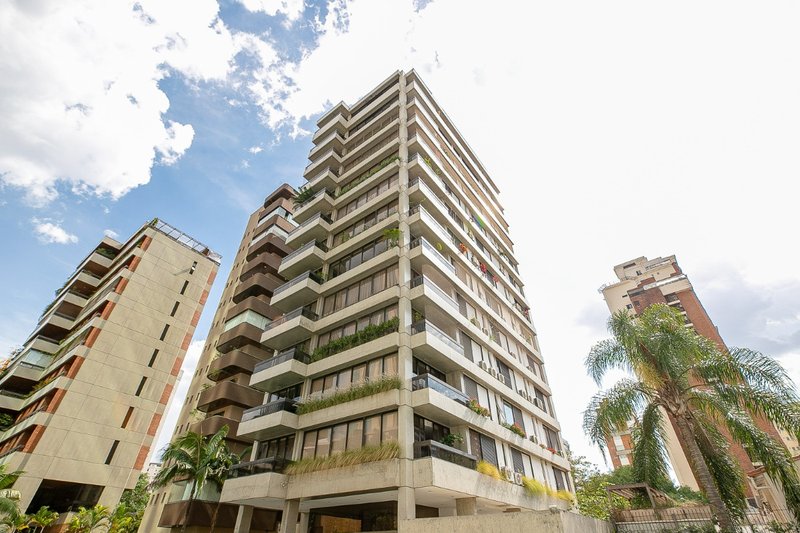 Apartamento 225m² no Itaim Bibi 3 suítes 3 vagas Rua Lopes Neto São Paulo - 