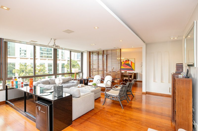 Apartamento 225m² no Itaim Bibi 3 suítes 3 vagas Rua Lopes Neto São Paulo - 