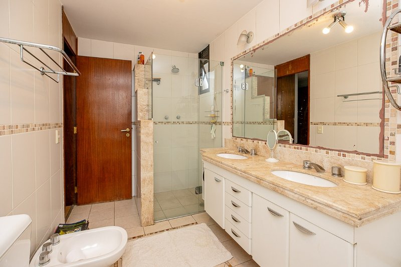 Apartamento 225m² no Itaim Bibi 3 suítes 3 vagas Rua Lopes Neto São Paulo - 