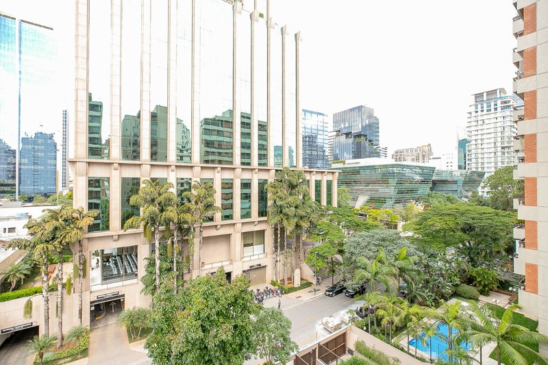 Apartamento 225m² no Itaim Bibi 3 suítes 3 vagas Rua Lopes Neto São Paulo - 