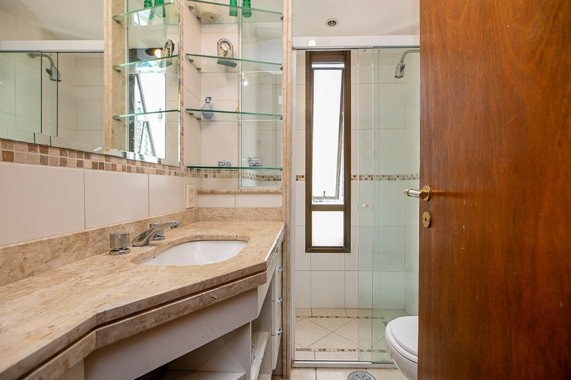 Apartamento 225m² no Itaim Bibi 3 suítes 3 vagas Rua Lopes Neto São Paulo - 