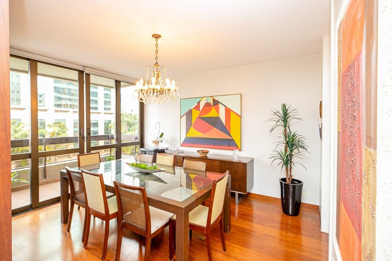 Apartamento 225m² no Itaim Bibi 3 suítes 3 vagas Rua Lopes Neto São Paulo - 