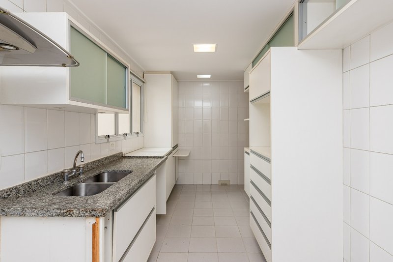 Apartamento 190m² no Jd Paulista 3 suítes 4 vagas Rua Pamplona São Paulo - 