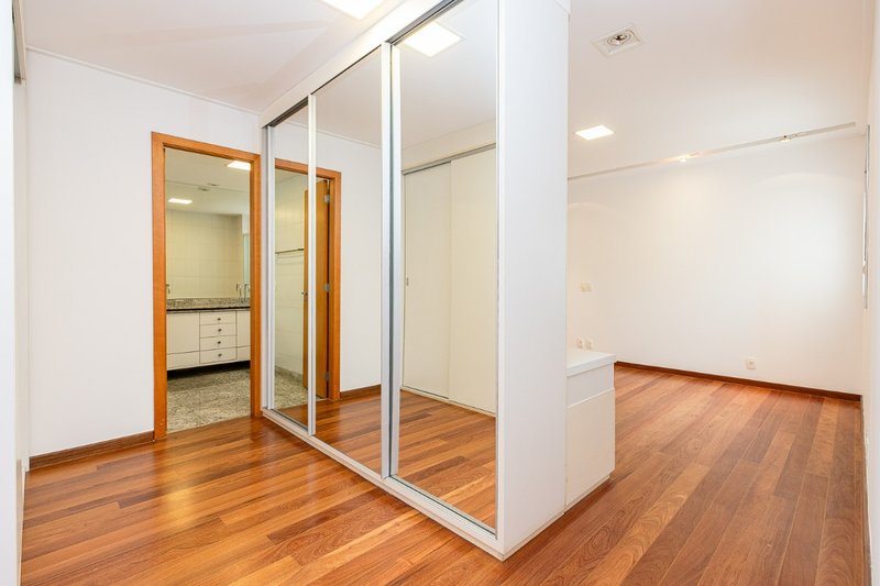 Apartamento 190m² no Jd Paulista 3 suítes 4 vagas Rua Pamplona São Paulo - 