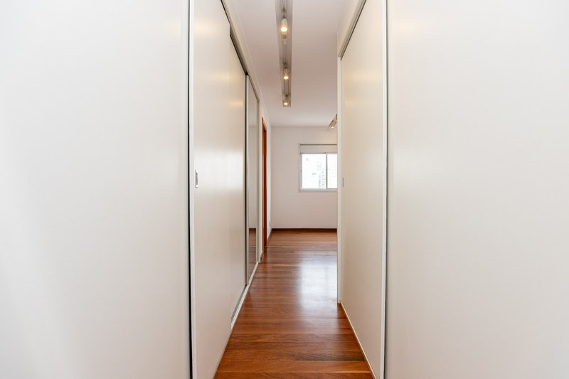 Apartamento 190m² no Jd Paulista 3 suítes 4 vagas Rua Pamplona São Paulo - 