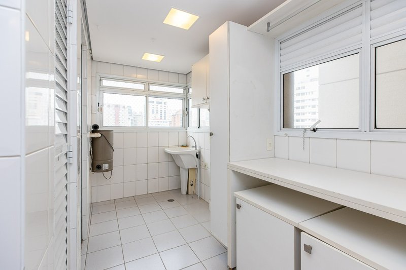 Apartamento 190m² no Jd Paulista 3 suítes 4 vagas Rua Pamplona São Paulo - 