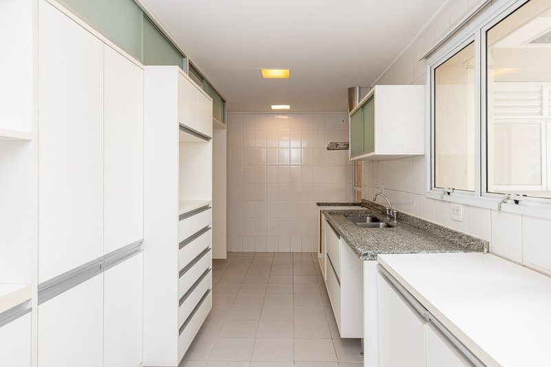 Apartamento 190m² no Jd Paulista 3 suítes 4 vagas Rua Pamplona São Paulo - 