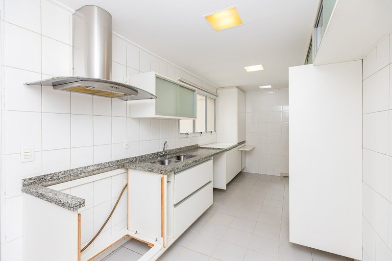 Apartamento 190m² no Jd Paulista 3 suítes 4 vagas Rua Pamplona São Paulo - 