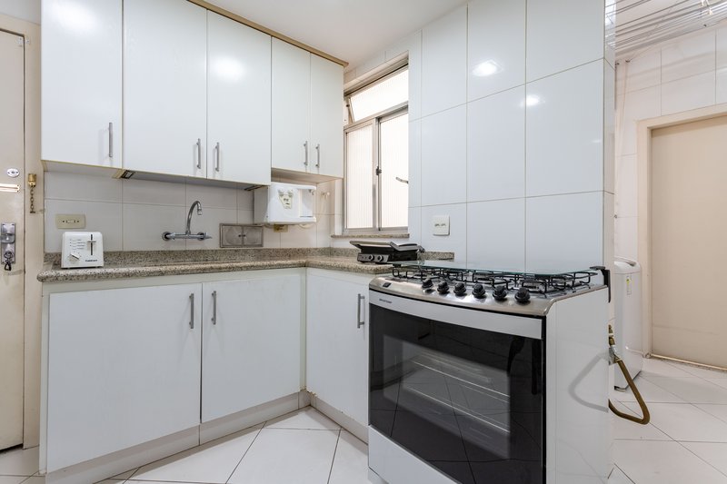 Um apartamento grande, bem resolvido e pronto para viver bem ao lado do metrô Afonso Pena! Rua Campos Sales Rio de Janeiro - 