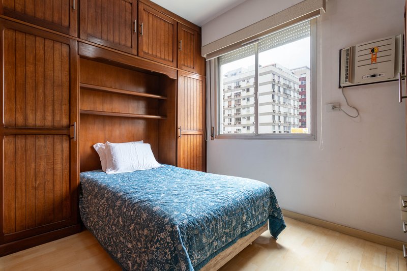Um apartamento grande, bem resolvido e pronto para viver bem ao lado do metrô Afonso Pena! Rua Campos Sales Rio de Janeiro - 