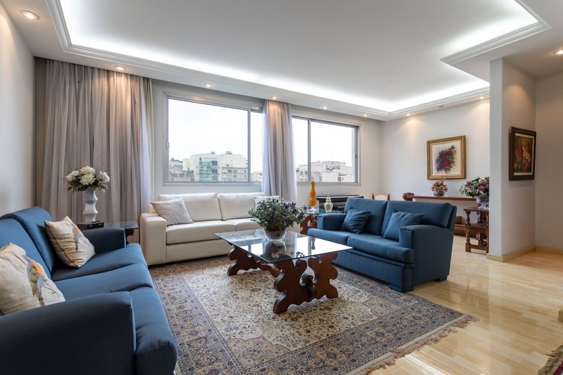 Um apartamento grande, bem resolvido e pronto para viver bem ao lado do metrô Afonso Pena! Rua Campos Sales Rio de Janeiro - 