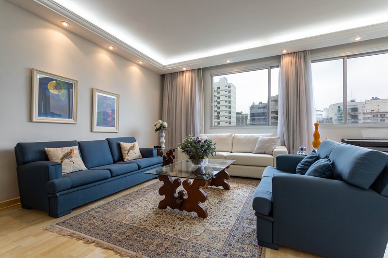 Um apartamento grande, bem resolvido e pronto para viver bem ao lado do metrô Afonso Pena! Rua Campos Sales Rio de Janeiro - 