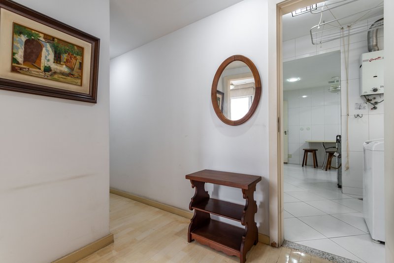 Um apartamento grande, bem resolvido e pronto para viver bem ao lado do metrô Afonso Pena! Rua Campos Sales Rio de Janeiro - 