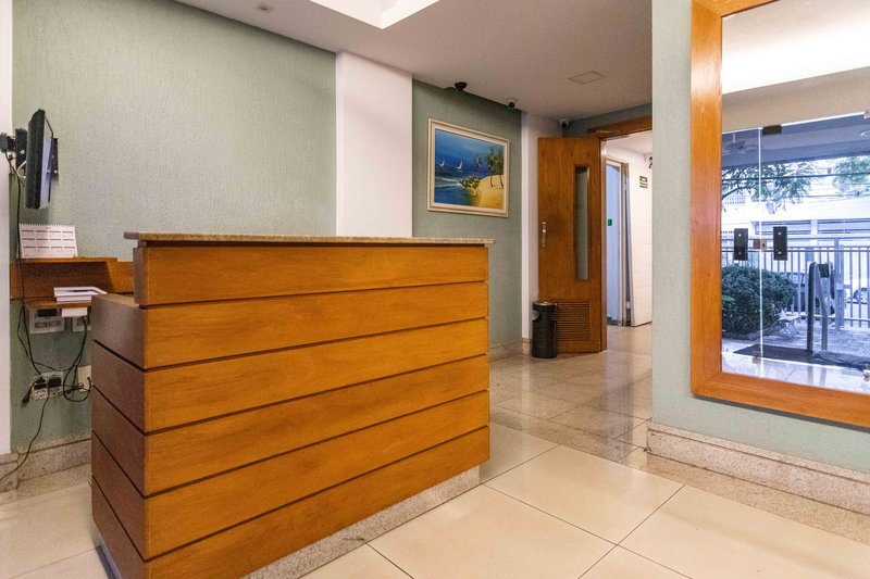 Um apartamento grande, bem resolvido e pronto para viver bem ao lado do metrô Afonso Pena! Rua Campos Sales Rio de Janeiro - 