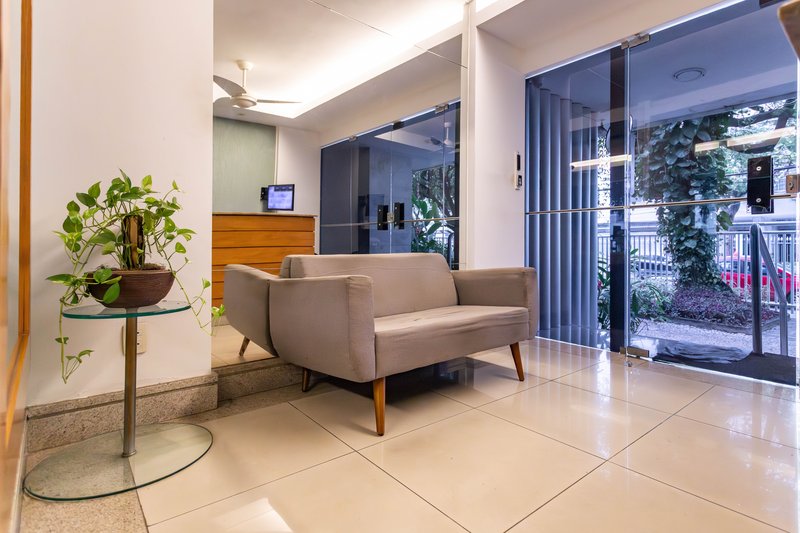 Um apartamento grande, bem resolvido e pronto para viver bem ao lado do metrô Afonso Pena! Rua Campos Sales Rio de Janeiro - 