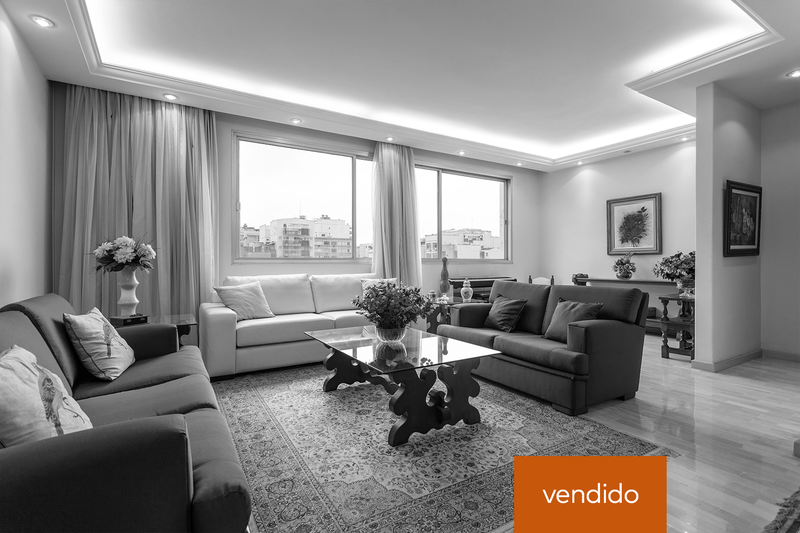 Um apartamento grande, bem resolvido e pronto para viver bem ao lado do metrô Afonso Pena! Rua Campos Sales Rio de Janeiro - 