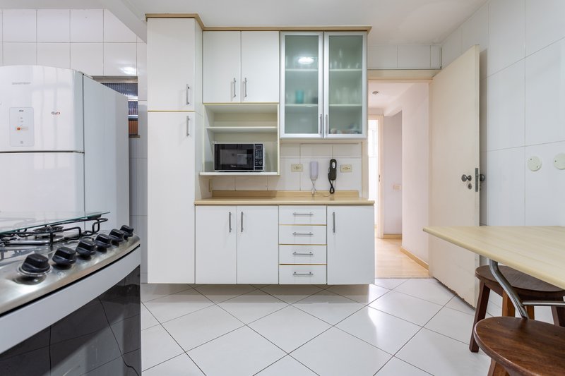 Um apartamento grande, bem resolvido e pronto para viver bem ao lado do metrô Afonso Pena! Rua Campos Sales Rio de Janeiro - 