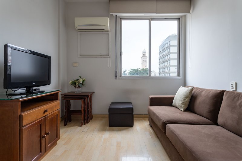 Um apartamento grande, bem resolvido e pronto para viver bem ao lado do metrô Afonso Pena! Rua Campos Sales Rio de Janeiro - 