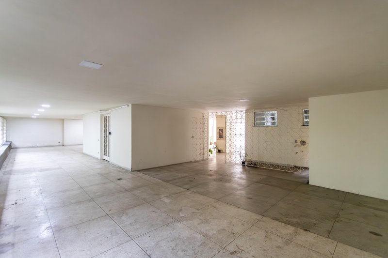 Um apartamento grande, bem resolvido e pronto para viver bem ao lado do metrô Afonso Pena! Rua Campos Sales Rio de Janeiro - 
