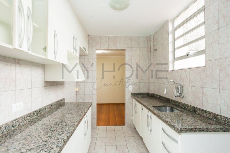 APARTAMENTO À VENDA NO NOVO MUNDO COM 3 QUARTOS - 1 VAGA DE GARAGEM COBERTA Rua Doutor José Palú Curitiba - 
