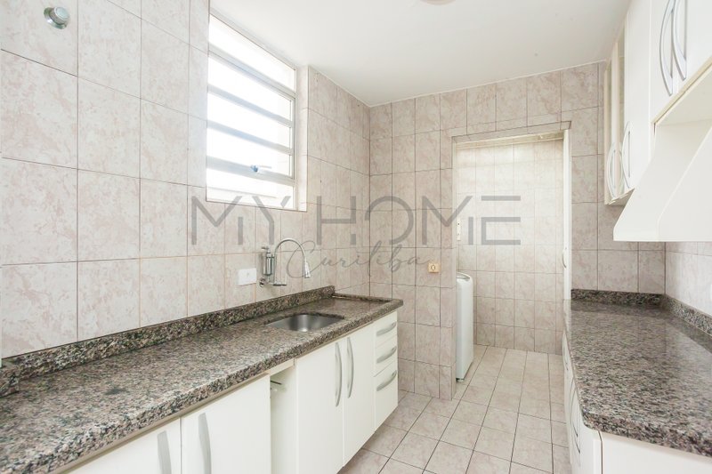 APARTAMENTO À VENDA NO NOVO MUNDO COM 3 QUARTOS - 1 VAGA DE GARAGEM COBERTA Rua Doutor José Palú Curitiba - 