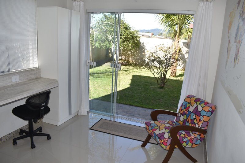 Casa de 230,00 m² - RODEIO - 