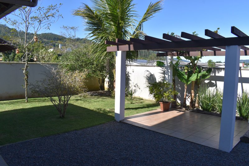 Casa de 230,00 m² - RODEIO - 