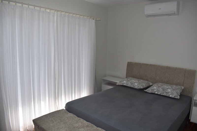 Casa de 230,00 m² - RODEIO - 