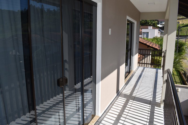 Casa de 230,00 m² - RODEIO - 