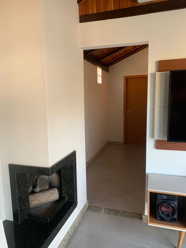 Casa de 230,00 m² - RODEIO - 