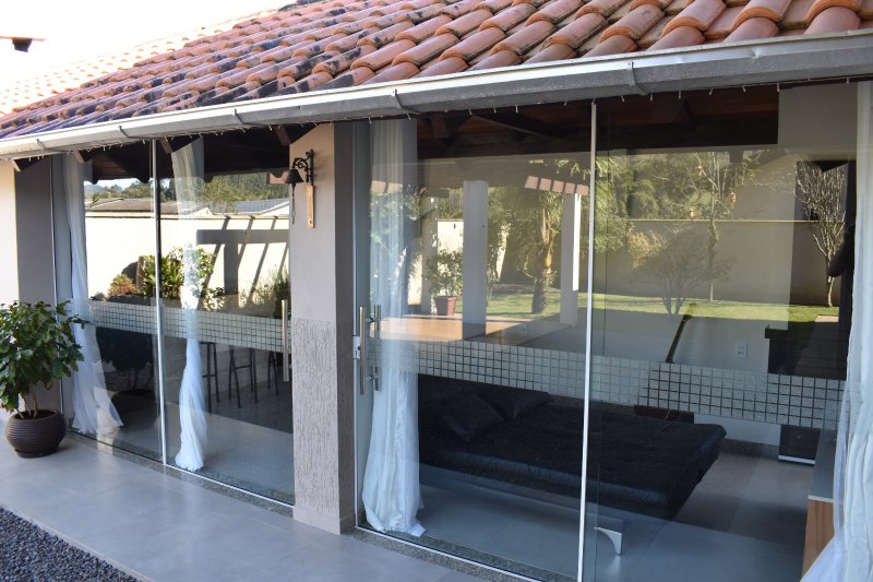 Casa de 230,00 m² - RODEIO - 