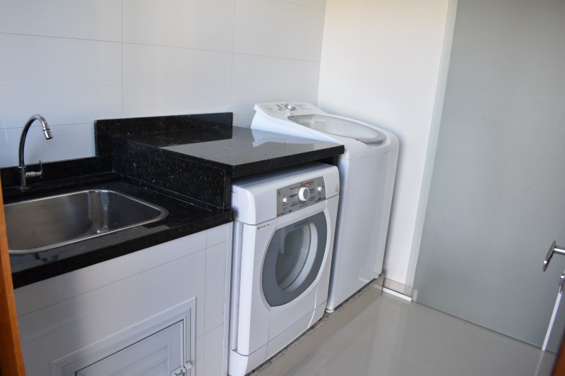 Casa de 230,00 m² - RODEIO - 
