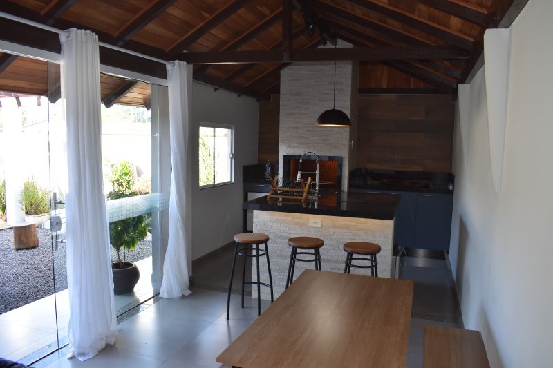 Casa de 230,00 m² - RODEIO - 