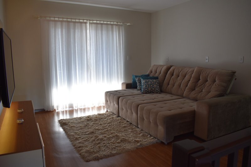 Casa de 230,00 m² - RODEIO - 