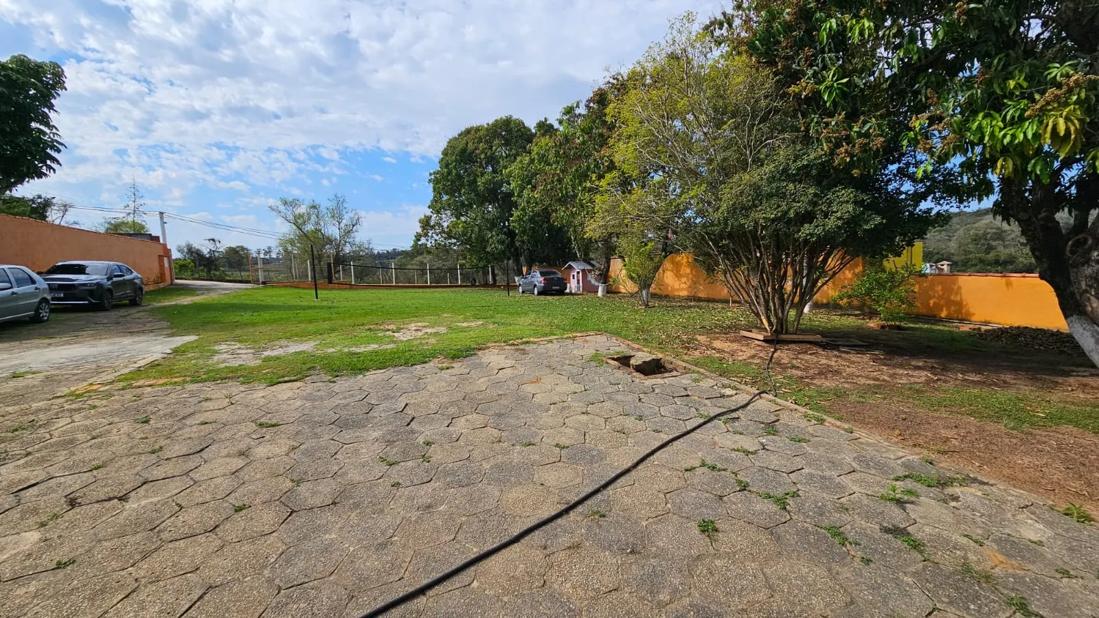 Chacara &agrave; VENDA, 1300m - 3 Dorm. 1 Su&iacute;te - Energia Solar - R$ 430.000 - Ara&ccedil;oiaba da Serra Estrada de Aparecida Araçoiaba da Serra - 