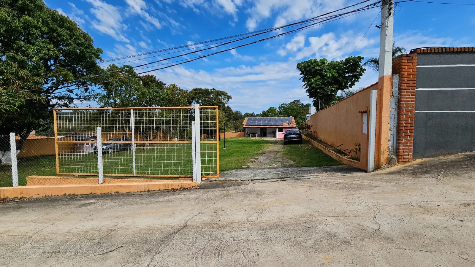 Chacara &agrave; VENDA, 1300m - 3 Dorm. 1 Su&iacute;te - Energia Solar - R$ 430.000 - Ara&ccedil;oiaba da Serra Estrada de Aparecida Araçoiaba da Serra - 